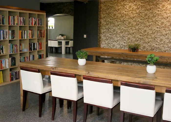 Buitenboel * Holthees